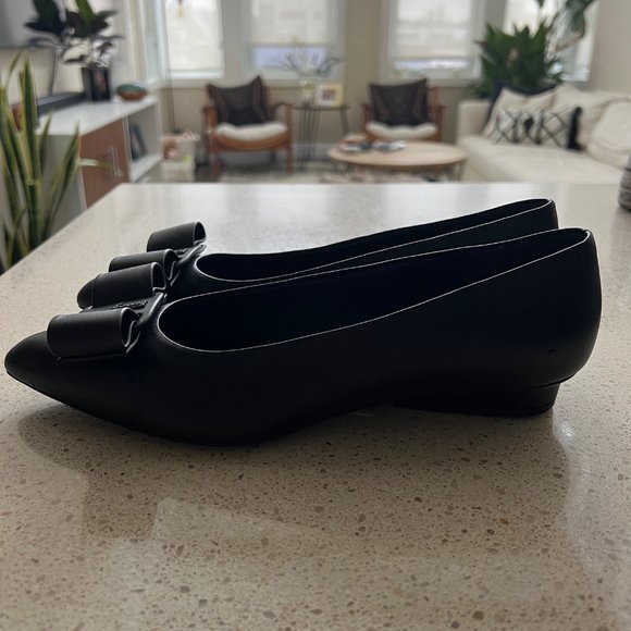 NEW Salvatore Ferragamo Viva Black Leather Ballet Flat, Size: 7.5 - Picture 3 of 8